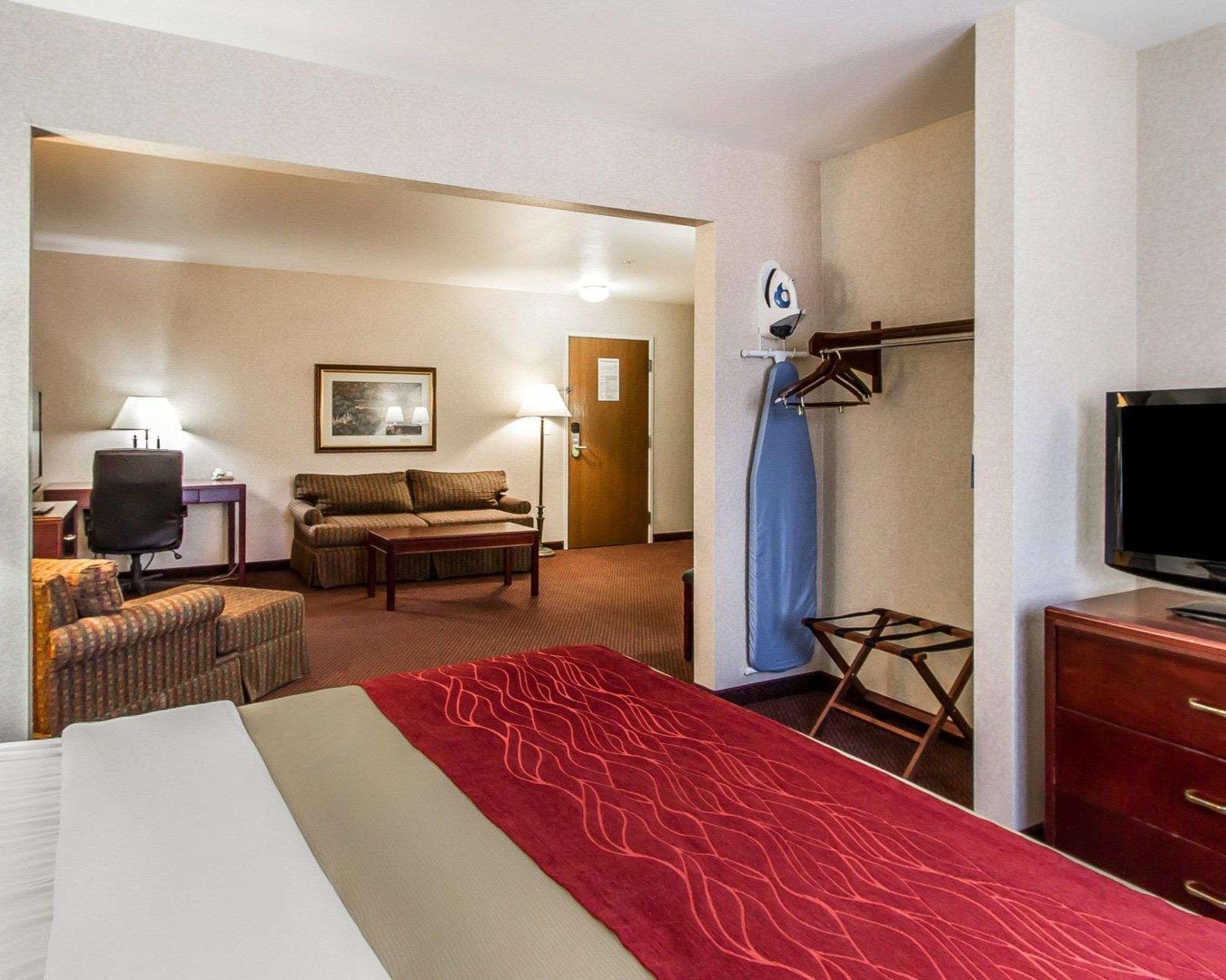 Quality Inn & Suites Fort Madison Near Hwy 61 Buitenkant foto