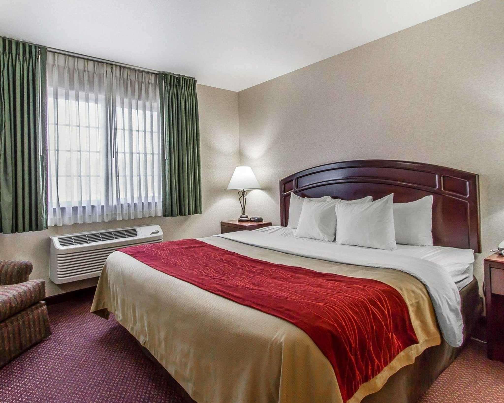 Quality Inn & Suites Fort Madison Near Hwy 61 Buitenkant foto